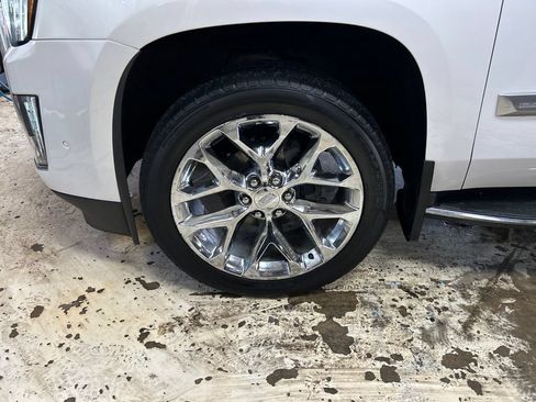 Used 2019 Cadillac Escalade ESV Premium Luxury AWD/4WD image 11