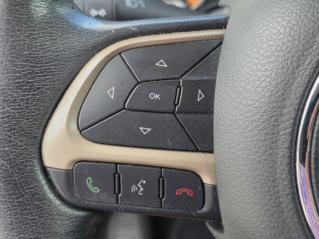 Used 2017 Jeep Renegade Latitude FWD image 19