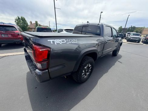 Used 2019 Toyota Tacoma TRD Off-Road w/ TRD Premium Off Road Package AWD/4WD image 3
