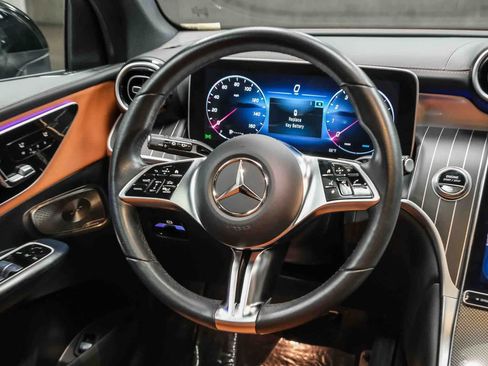 Used 2024 Mercedes-Benz GLC 300 image 17