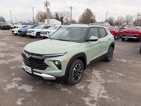 New 2026 Chevrolet TrailBlazer LT w/ LPO, Blackout Package image 2