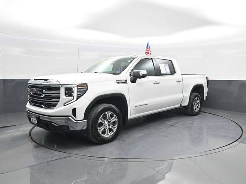 Used 2024 GMC Sierra 1500 SLT AWD/4WD image 4