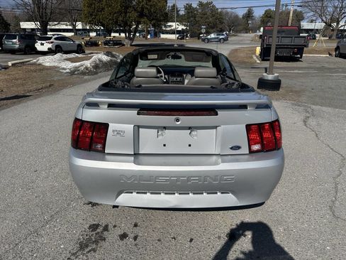 Used 2002 Ford Mustang Convertible RWD image 4