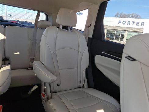 Used 2023 Buick Enclave Essence image 20