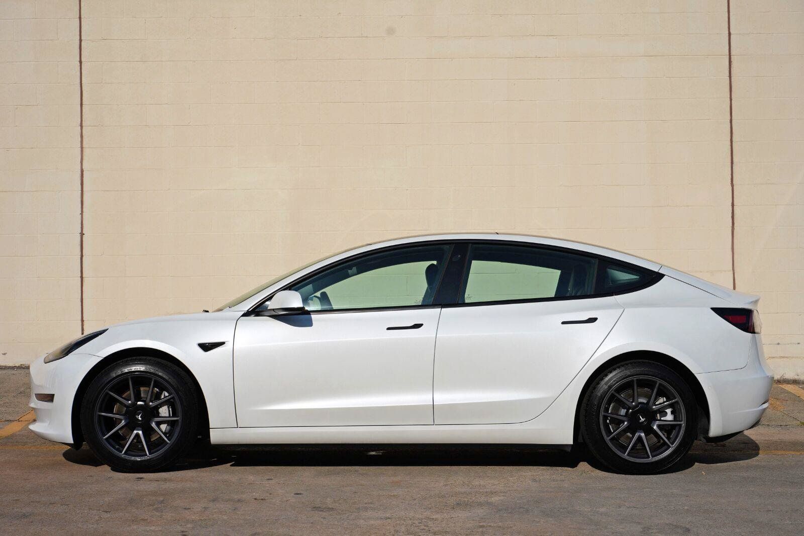 Used 2022 Tesla Model 3 Standard Range RWD image 7