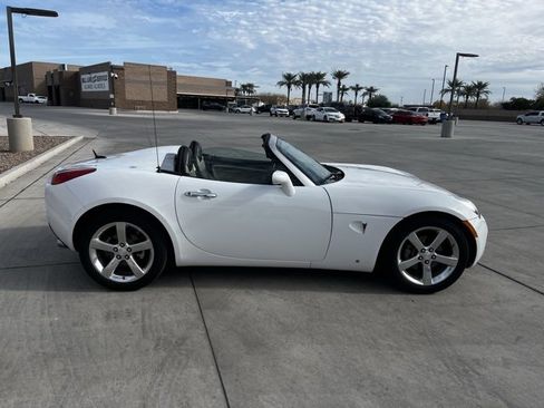 Used 2008 Pontiac Solstice Convertible w/ Premium Package image 3