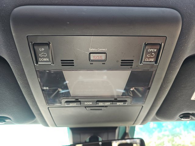 Used 2017 Toyota Land Cruiser AWD/4WD image 27