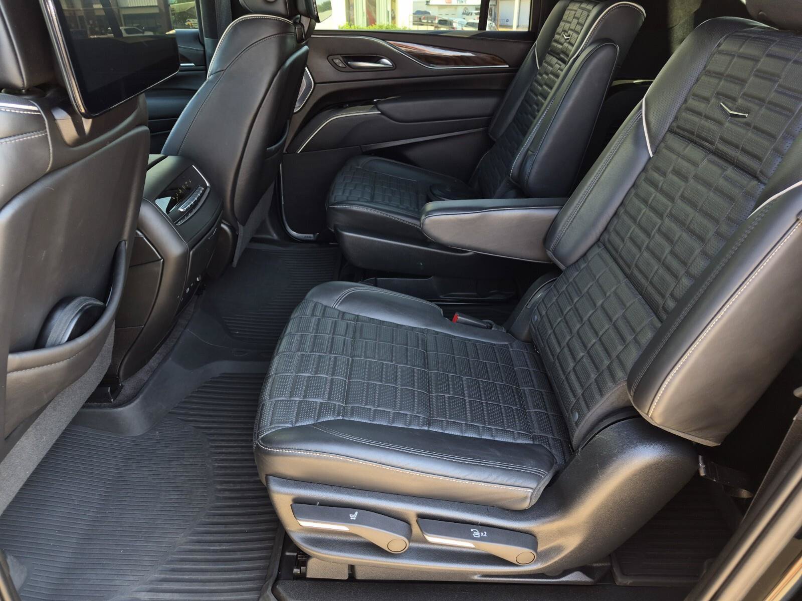 Used 2023 Cadillac Escalade ESV Sport Platinum w/ LPO, Floor Liner Package AWD/4WD image 18