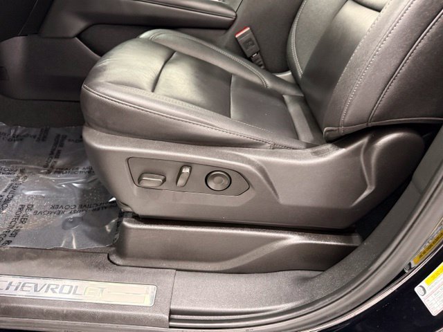Used 2025 Chevrolet Suburban Z71 AWD/4WD image 15