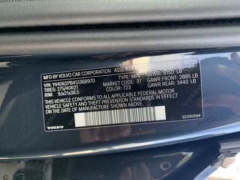 Certified 2025 Volvo XC90 B6 Plus image 36