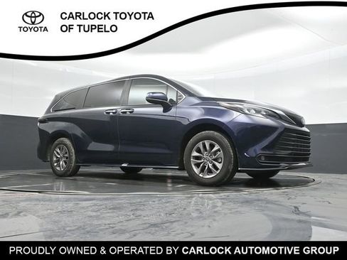 Used 2025 Toyota Sienna XLE image 43