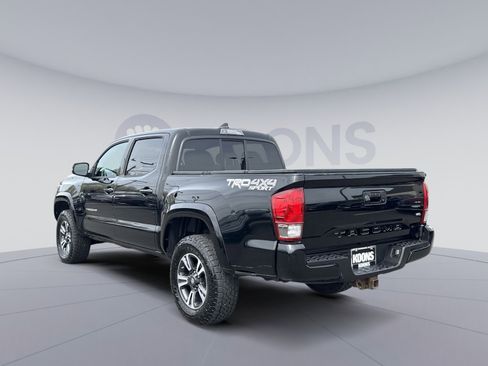 Used 2016 Toyota Tacoma TRD Sport w/ Towing Package image 4