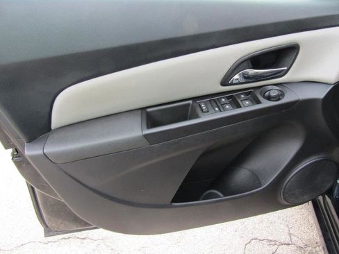 Used 2016 Chevrolet Cruze LS image 17