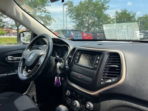 Used 2014 Jeep Cherokee Latitude AWD/4WD image 30