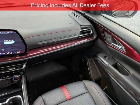 Used 2024 Chevrolet Traverse RS FWD image 18