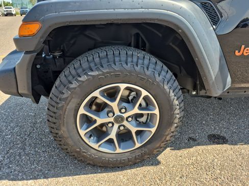 Used 2024 Jeep Wrangler Unlimited Sport AWD/4WD image 24