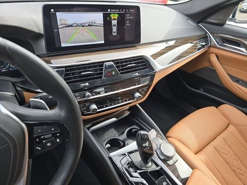 Used 2023 BMW 530e xDrive w/ Premium Package image 32