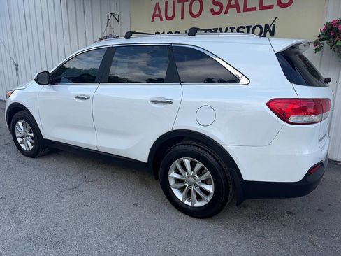Used 2016 Kia Sorento LX image 6
