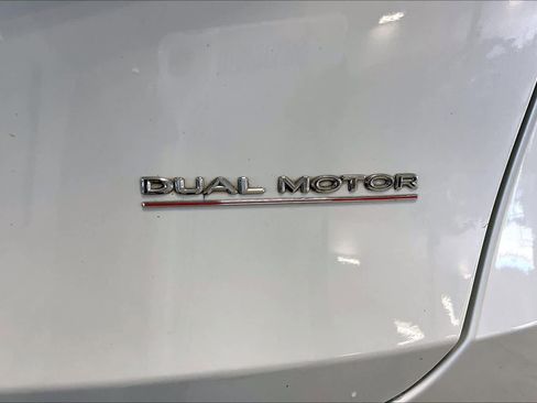 Used 2024 Tesla Model Y Performance image 9