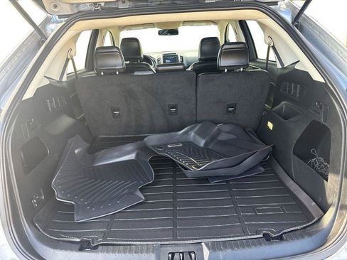 Used 2022 Ford Edge SEL image 11