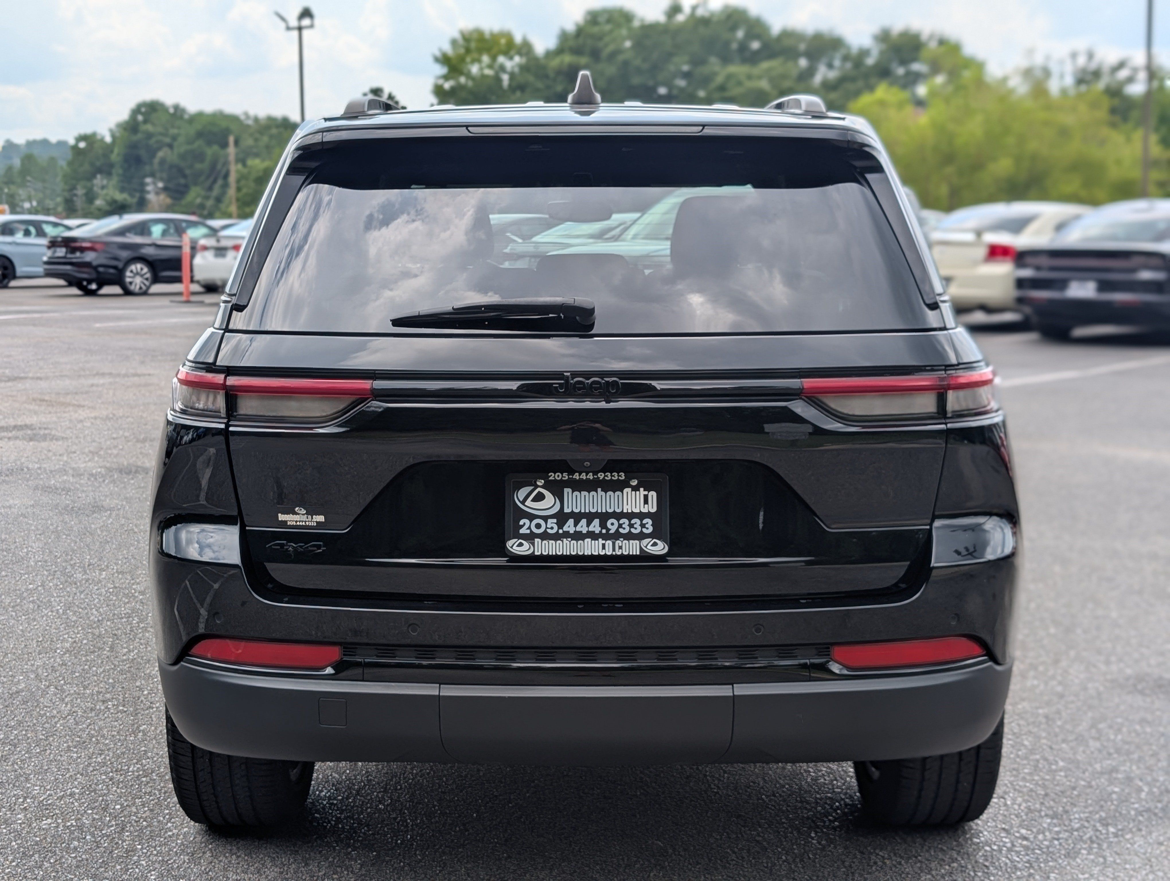 Used 2024 Jeep Grand Cherokee Altitude AWD/4WD image 8