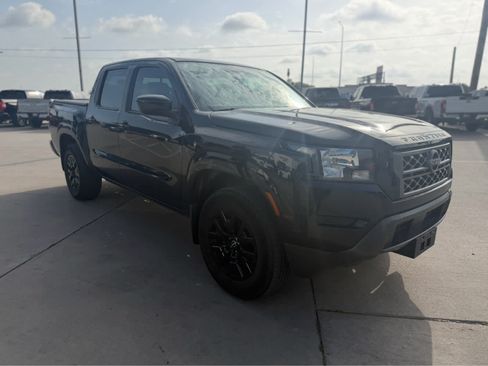 Used 2022 Nissan Frontier SV w/ Technology Package RWD image 5