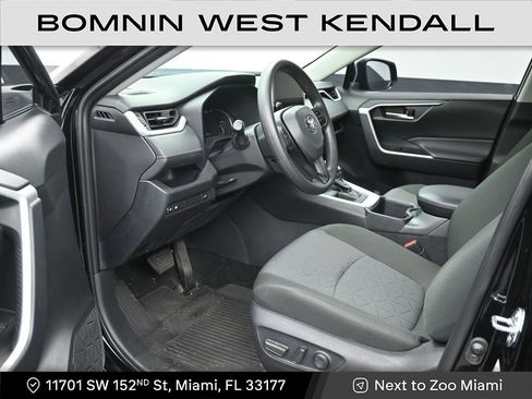 Used 2025 Toyota RAV4 XLE w/ Convenience Package image 10