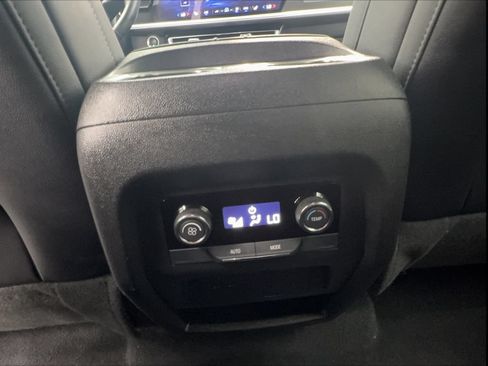 Used 2026 Chevrolet Traverse LT FWD image 39