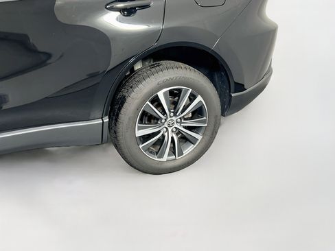 Used 2022 Toyota Venza LE AWD/4WD image 28
