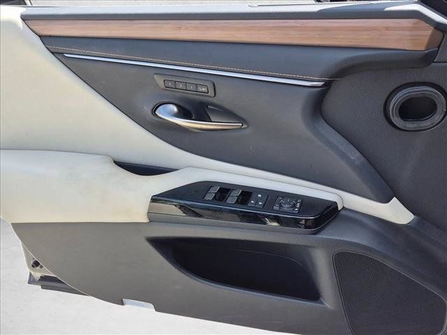 Used 2025 Lexus ES 300h w/ Technology Package FWD image 11