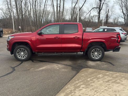 Used 2023 Chevrolet Colorado LT w/ LT Convenience Package II image 2
