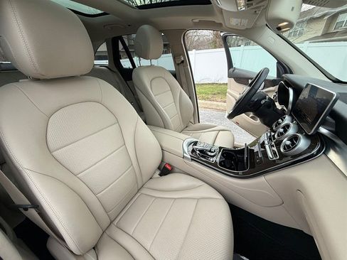 Used 2018 Mercedes-Benz GLC 300 4MATIC image 16
