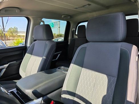 Used 2022 Nissan Titan SV w/ SV Convenience Package image 15