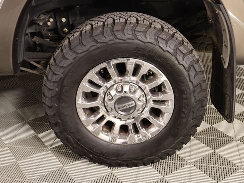 Used 2022 Ford F250 Lariat w/ Chrome Package image 19