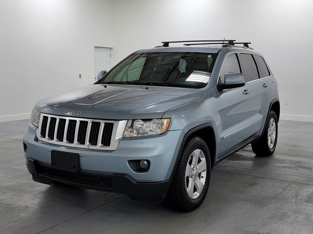 Used 2013 Jeep Grand Cherokee Laredo AWD/4WD image 4