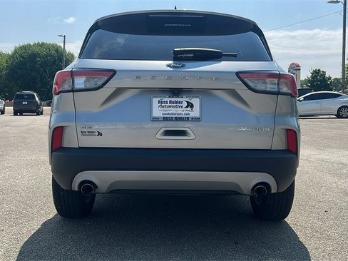 Used 2021 Ford Escape SE image 5