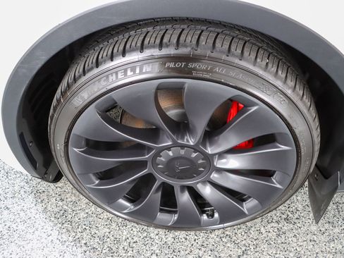 Used 2023 Tesla Model Y Performance AWD/4WD image 11