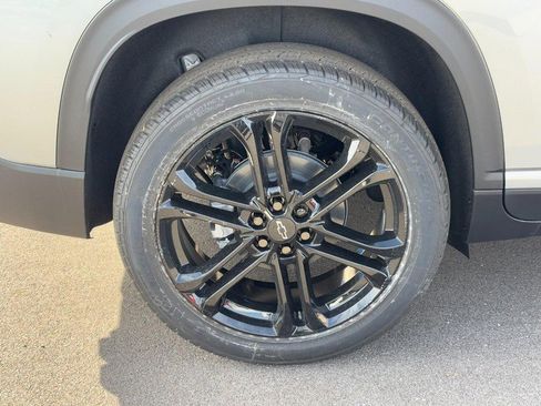 New 2026 Chevrolet Traverse LT w/ Driver Confidence Package FWD image 32