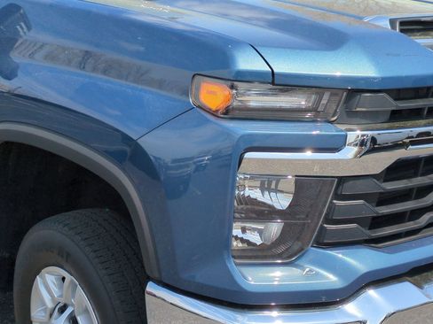 Certified 2025 Chevrolet Silverado 2500 LT w/ Convenience Package AWD/4WD image 11