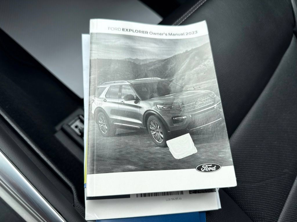 Used 2023 Ford Explorer Limited w/ Equipment Group 301A AWD/4WD image 26