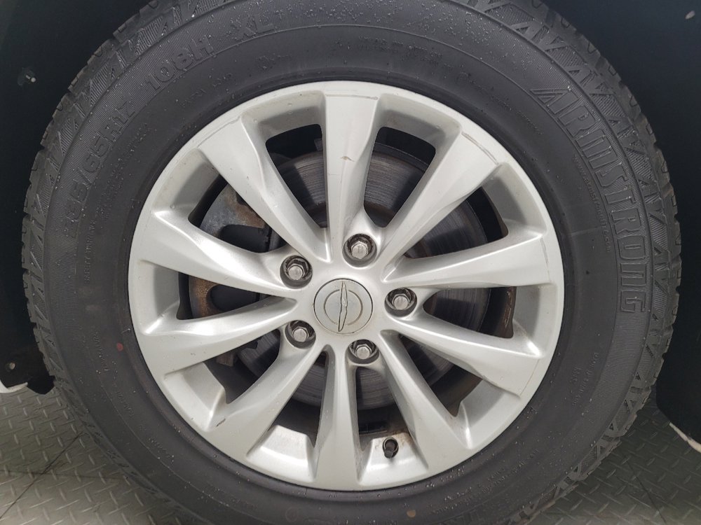 Used 2018 Chrysler Pacifica Touring-L FWD image 31