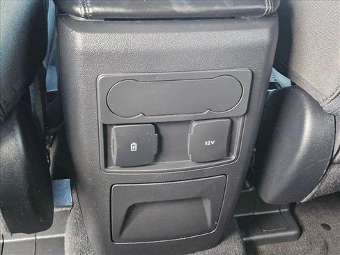 Used 2023 Ford Explorer XLT RWD image 17