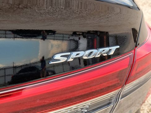 Used 2022 Honda Civic Sport image 9