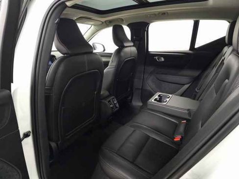 Certified 2025 Volvo XC40 B5 Core image 31