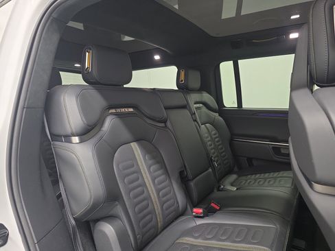Used 2023 Rivian R1S Adventure AWD/4WD image 23