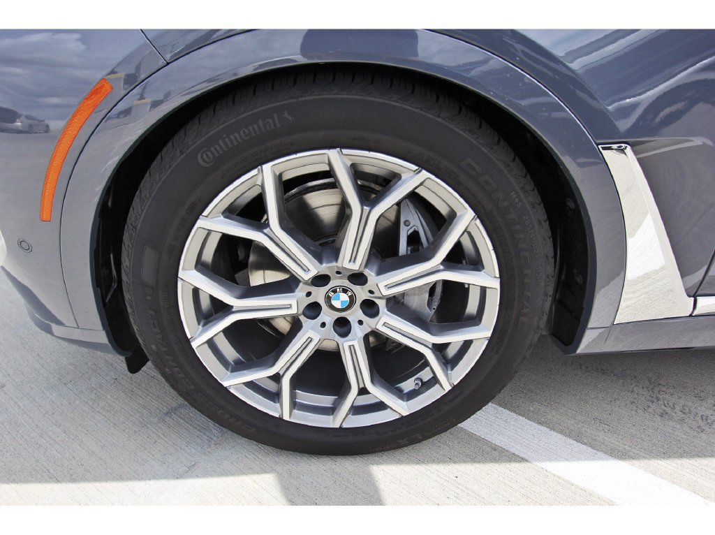 Used 2026 BMW X7 xDrive40i AWD/4WD image 32