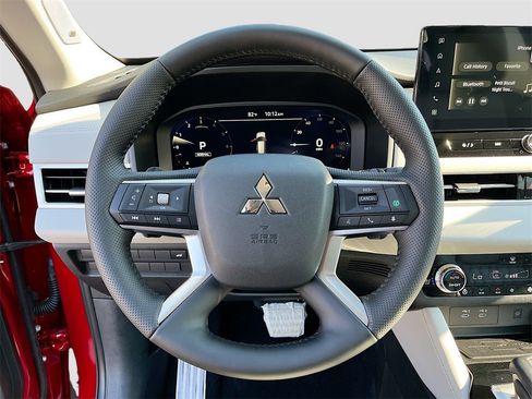 New 2025 Mitsubishi Outlander SEL image 11