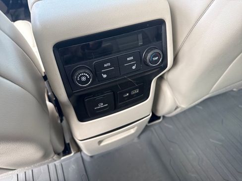 Used 2022 GMC Acadia Denali w/ Denali Ultimate Package AWD/4WD image 23