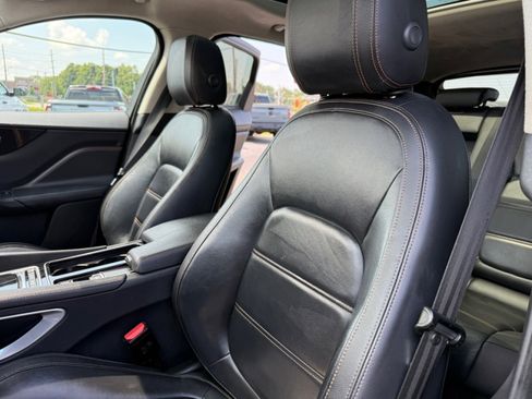 Used 2020 Jaguar F-PACE Prestige image 15