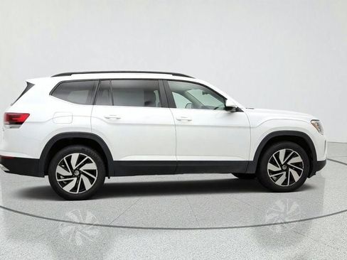 Used 2025 Volkswagen Atlas SE AWD/4WD image 4